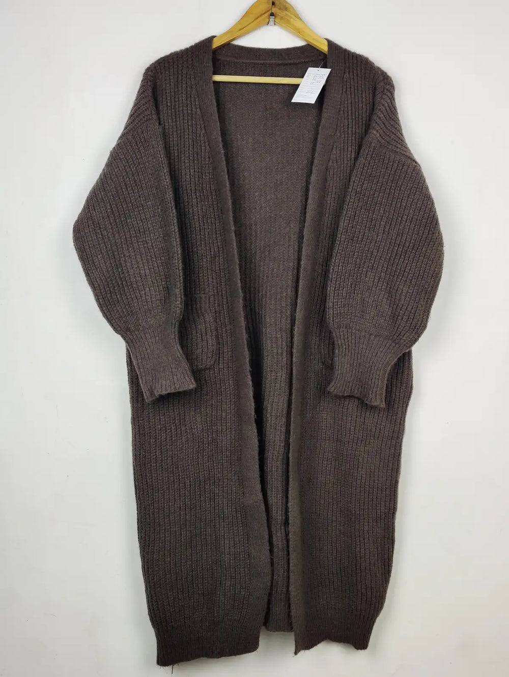 Buy online pre-used pre-loved 100% authentic & Original branded Unknown Brand (LC-8074) available in Pakistan. Top international brands avilable.