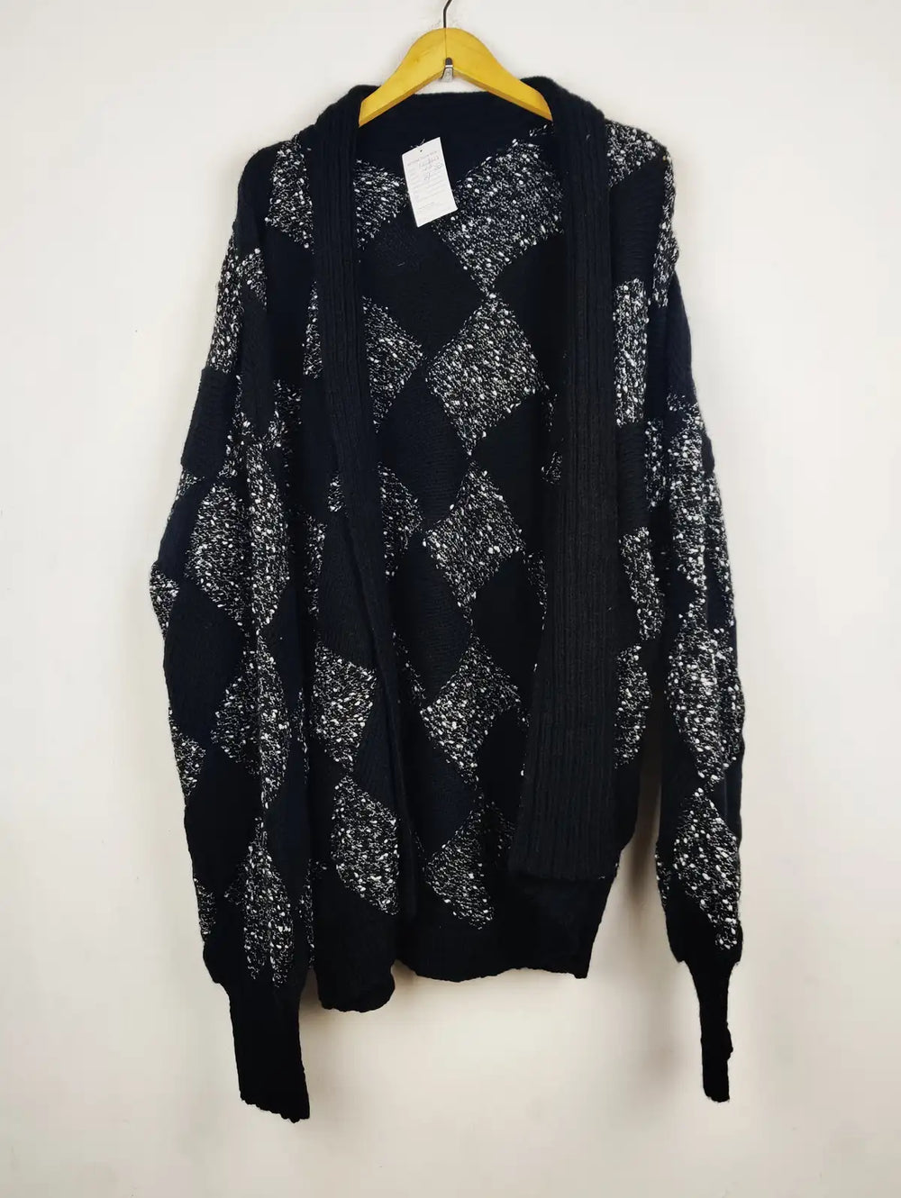 Buy online pre-used pre-loved 100% authentic & Original branded Unknown Brand (LC-8107) available in Pakistan. Top international brands avilable.