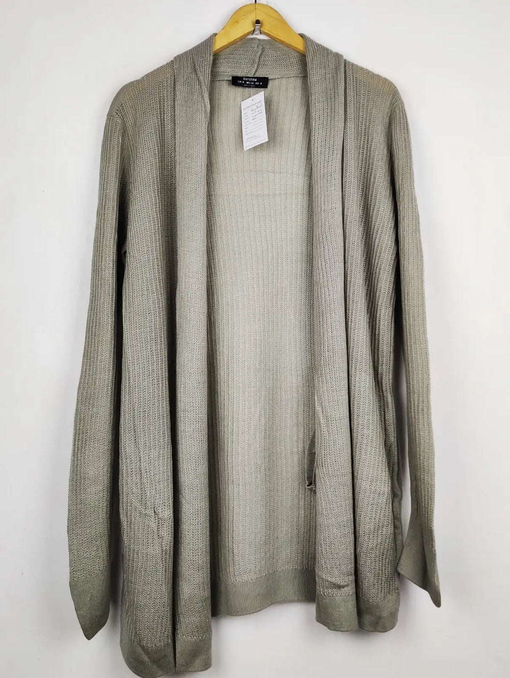 Buy online pre-used pre-loved 100% authentic & Original branded Bershka (LC-8112) available in Pakistan. Top international brands avilable.