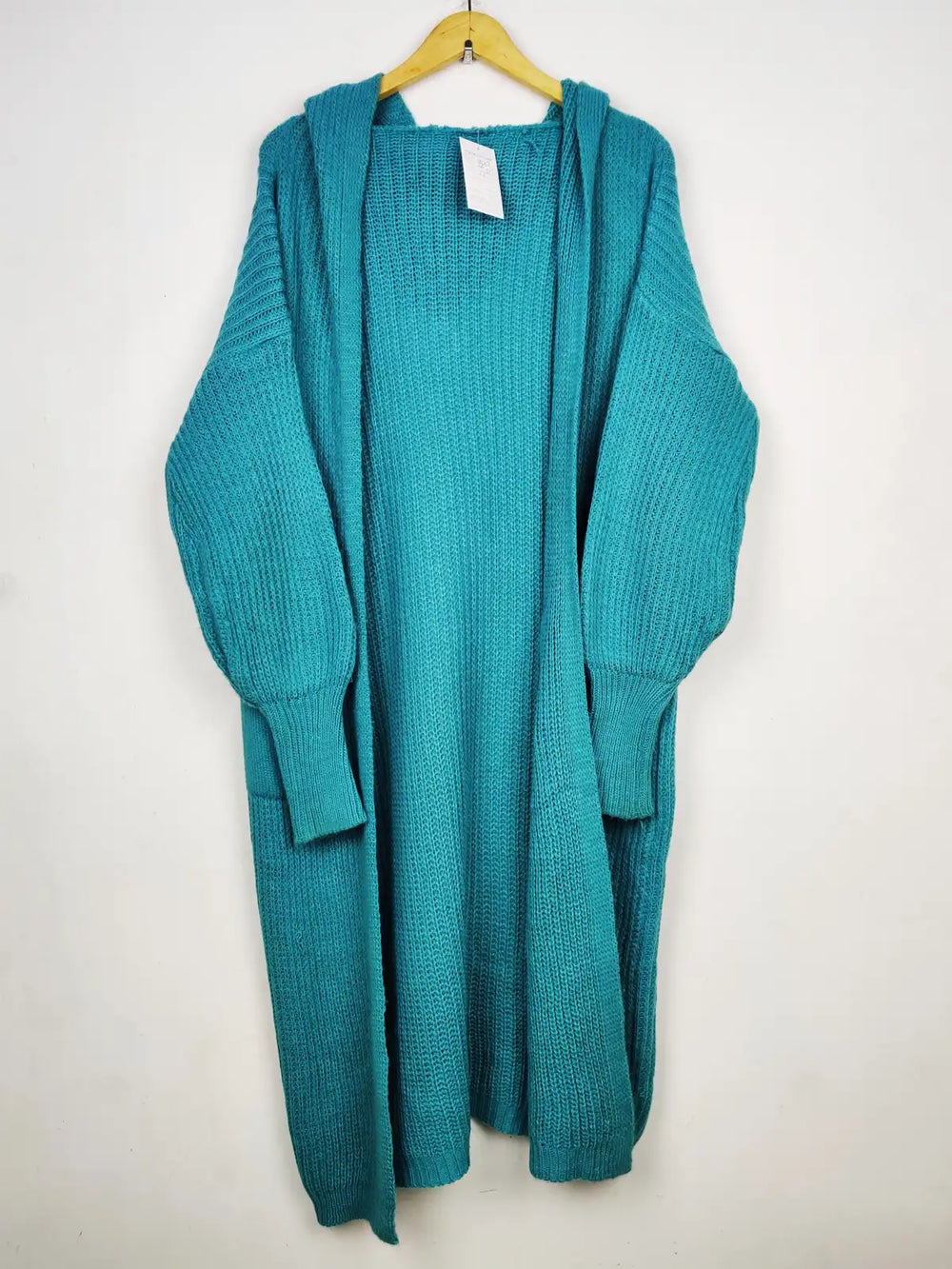 Buy online pre-used pre-loved 100% authentic & Original branded Unknown Brand (LC-8147) available in Pakistan. Top international brands avilable.