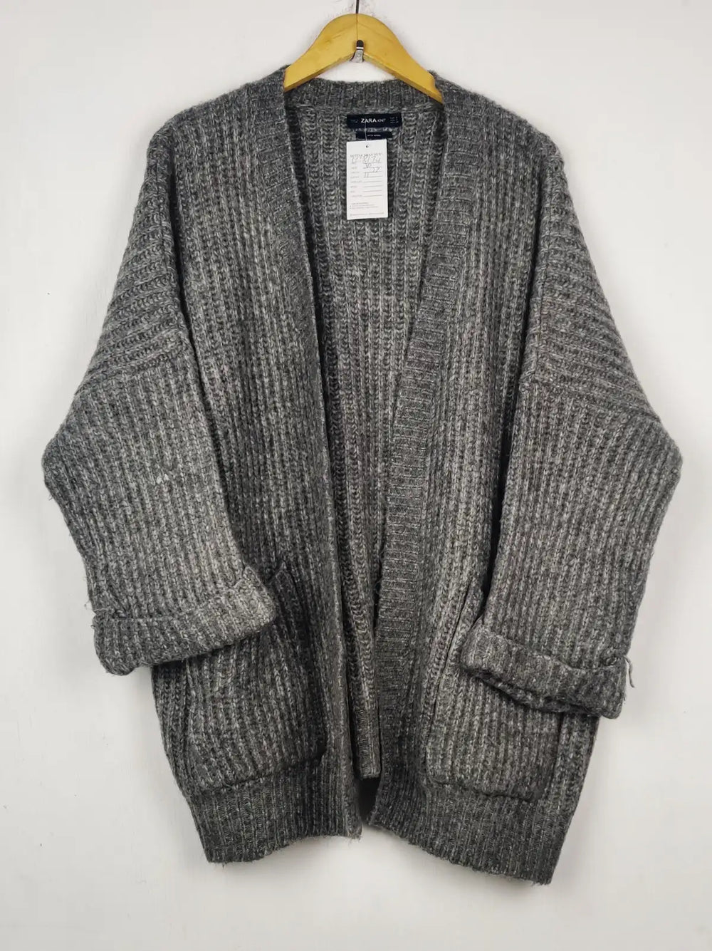 Buy online pre-used pre-loved 100% authentic & Original branded Zara (LC-8174) available in Pakistan. Top international brands avilable.