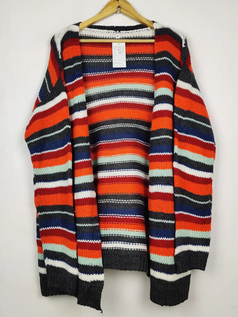 Buy online pre-used pre-loved 100% authentic & Original branded Unknown Brand (LC-8202) available in Pakistan. Top international brands avilable.