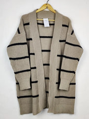 Buy online pre-used pre-loved 100% authentic & Original branded Unknown Brand (LC-8253) available in Pakistan. Top international brands avilable.