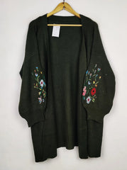 Buy online pre-used pre-loved 100% authentic & Original branded Unknown Brand (LC-8575) available in Pakistan. Top international brands avilable.