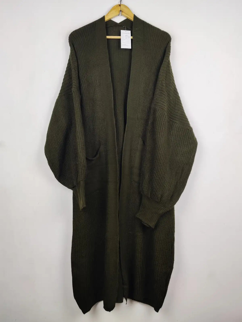 Buy online pre-used pre-loved 100% authentic & Original branded Unknown Brand (LC-8594) available in Pakistan. Top international brands avilable.