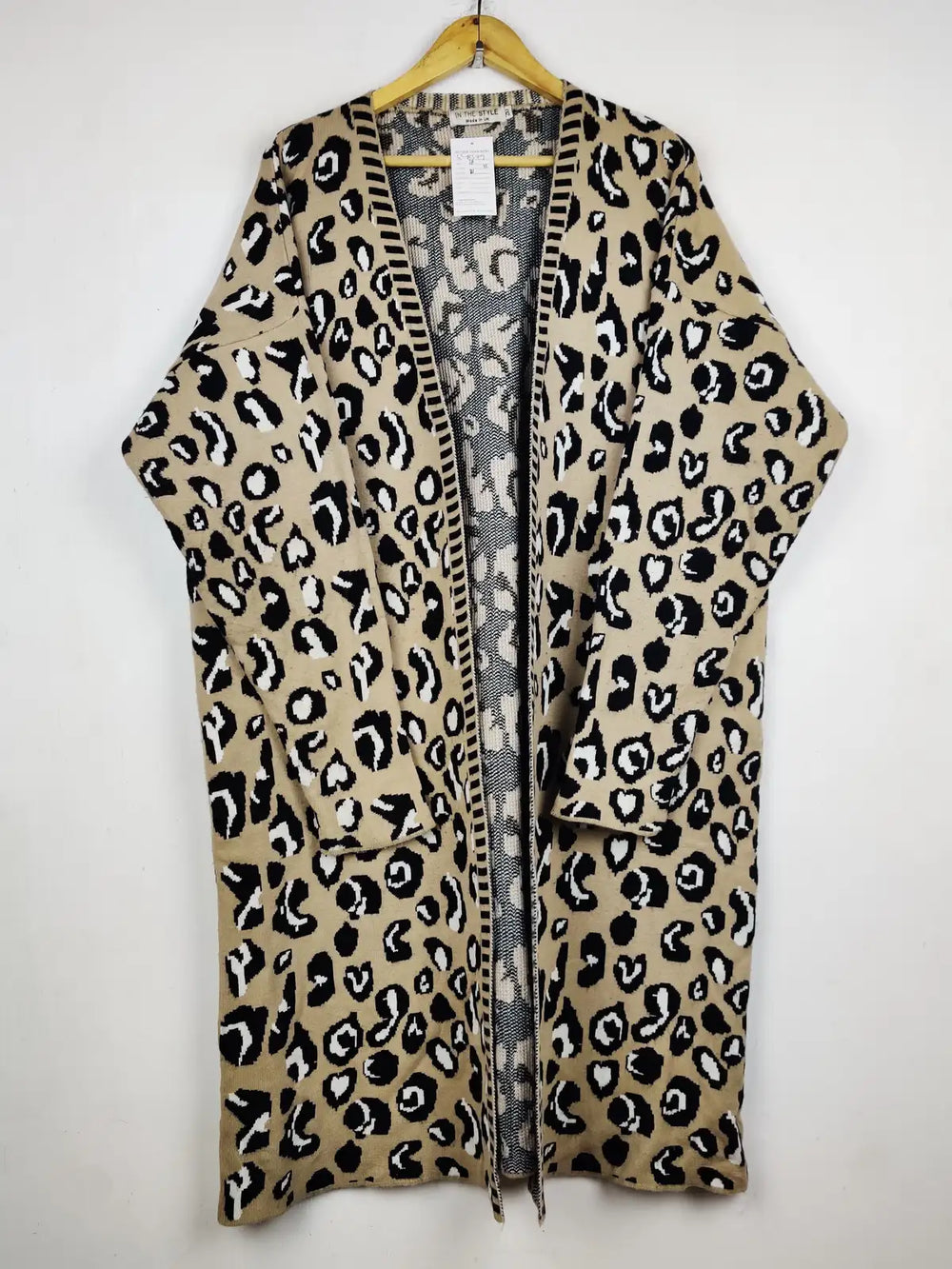 Buy online pre-used pre-loved 100% authentic & Original branded In The Style (LC-8597) available in Pakistan. Top international brands avilable.