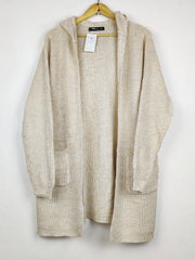 Buy online pre-used pre-loved 100% authentic & Original branded Sister Knitwear (LC-8610) available in Pakistan. Top international brands avilable.