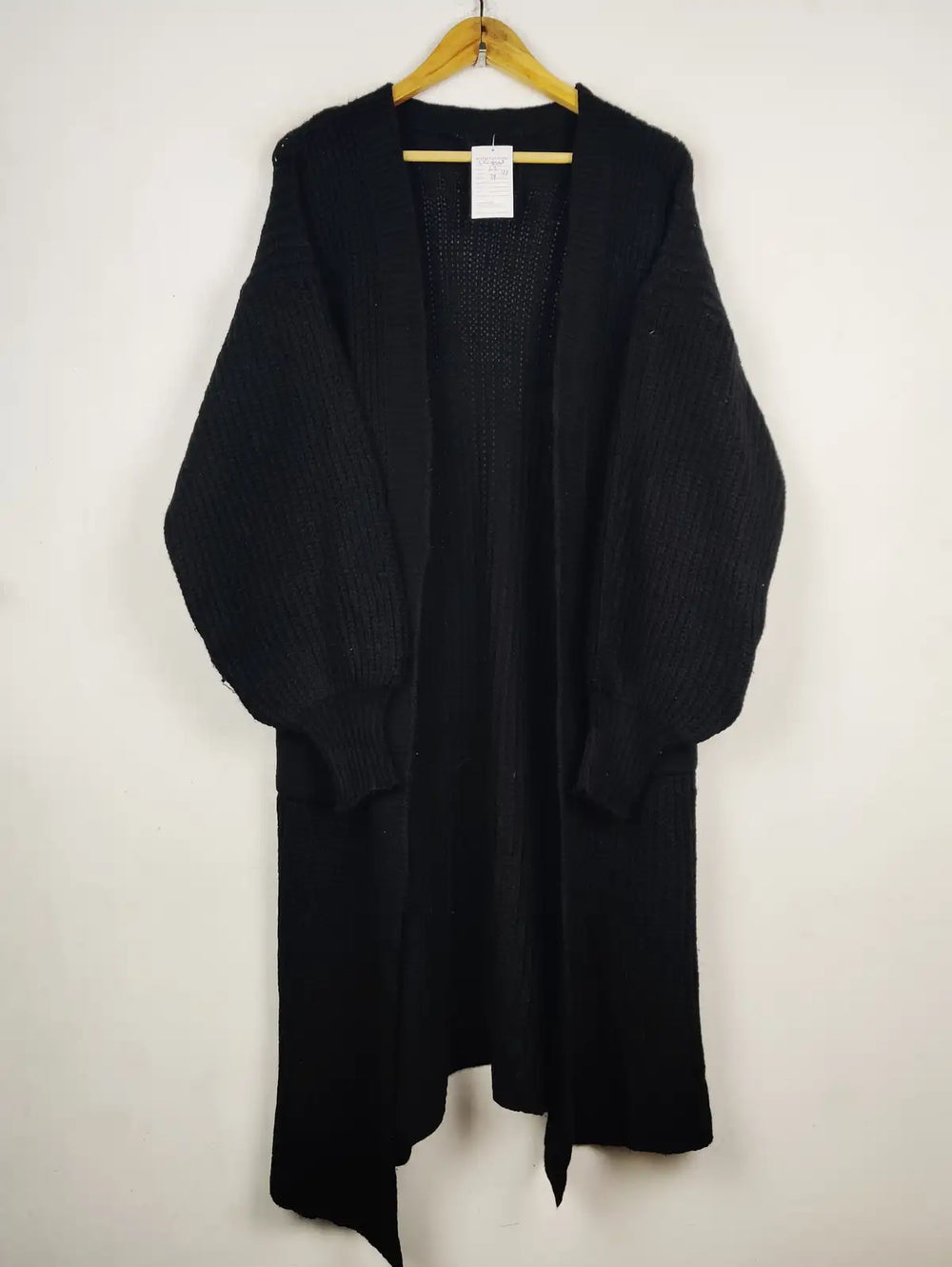 Buy online pre-used pre-loved 100% authentic & Original branded Unknown Brand (LC-8663) available in Pakistan. Top international brands avilable.