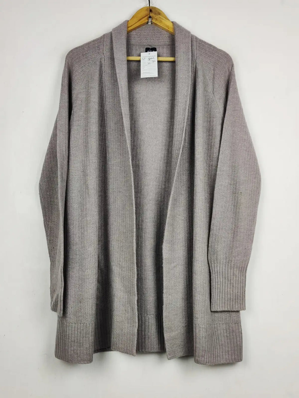 Buy online pre-used pre-loved 100% authentic & Original branded Gap (LC-8666) available in Pakistan. Top international brands avilable.