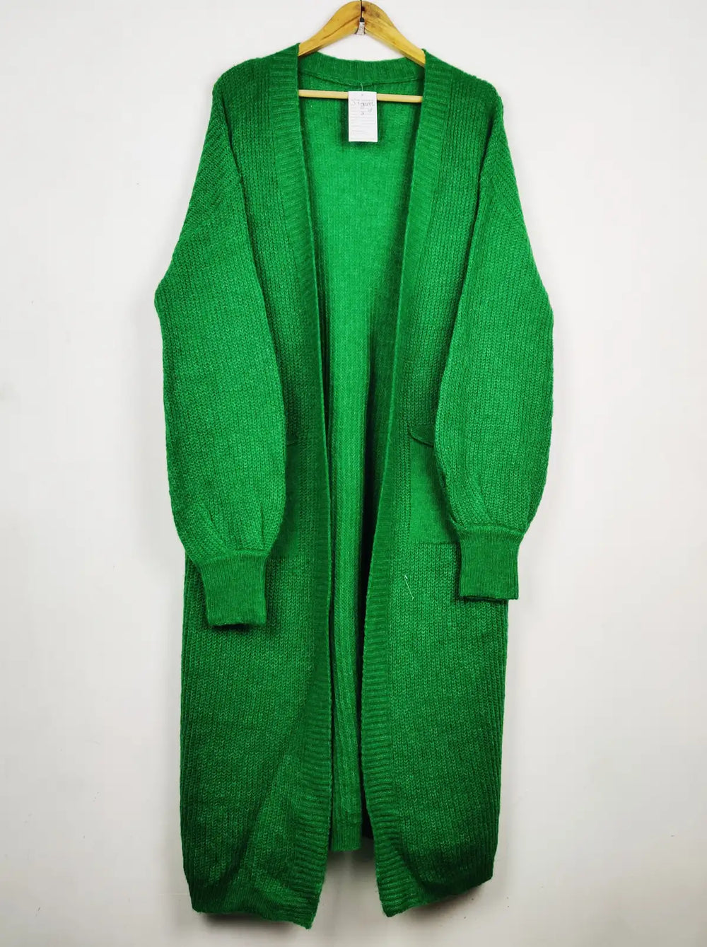 Buy online pre-used pre-loved 100% authentic & Original branded Unknown Brand (LC-8692) available in Pakistan. Top international brands avilable.