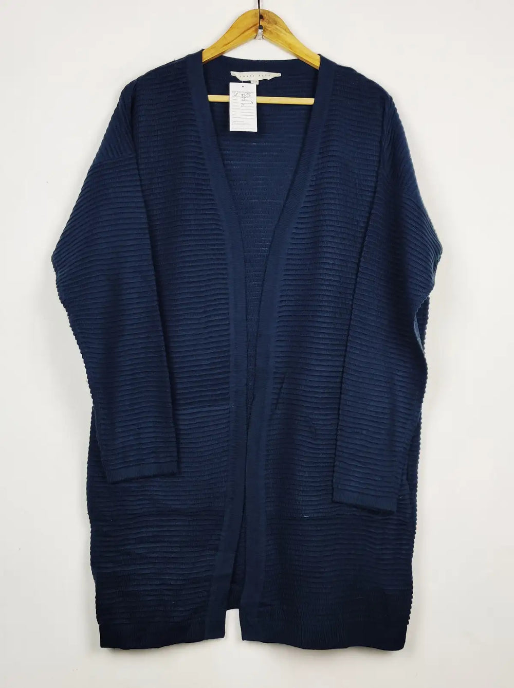Buy online pre-used pre-loved 100% authentic & Original branded Amara Reya (LC-8695) available in Pakistan. Top international brands avilable.