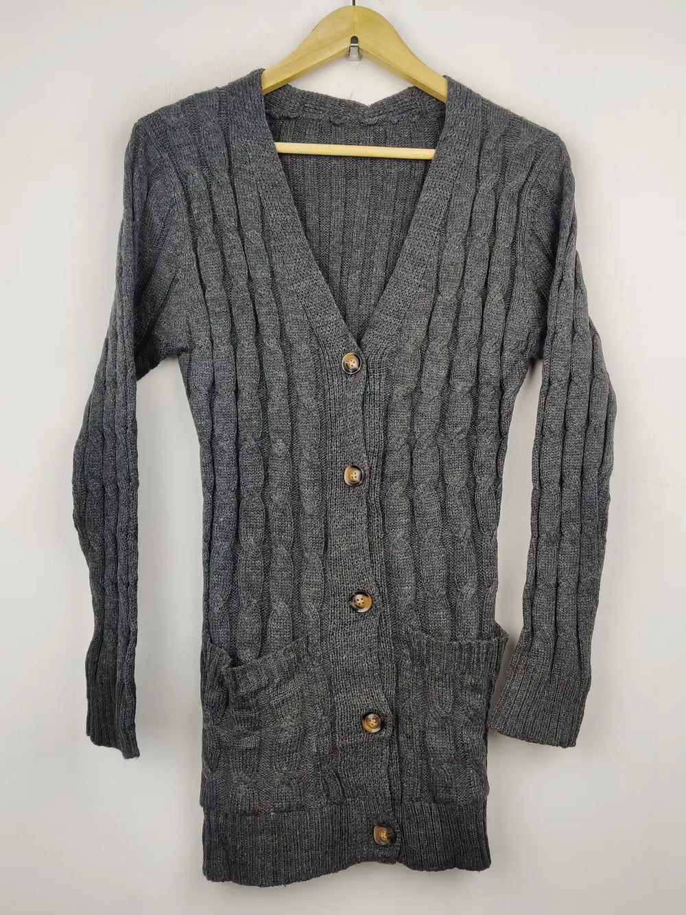 Buy online pre-used pre-loved 100% authentic & Original branded Unknown Brand (LS-10415) available in Pakistan. Top international brands avilable.