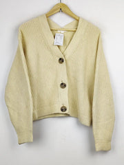 Buy online pre-used pre-loved 100% authentic & Original branded H&M (LS-10600) available in Pakistan. Top international brands avilable.