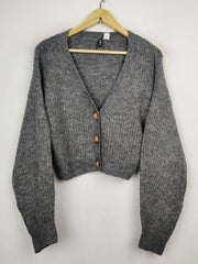 Buy online pre-used pre-loved 100% authentic & Original branded H&M (LS-11172) available in Pakistan. Top international brands avilable.