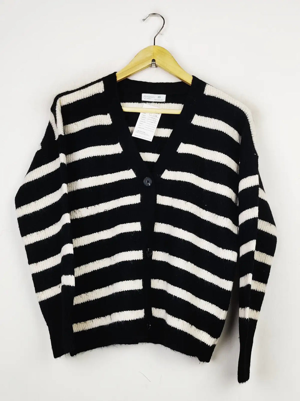 Buy online pre-used pre-loved 100% authentic & Original branded Primark (LS-11431) available in Pakistan. Top international brands avilable.