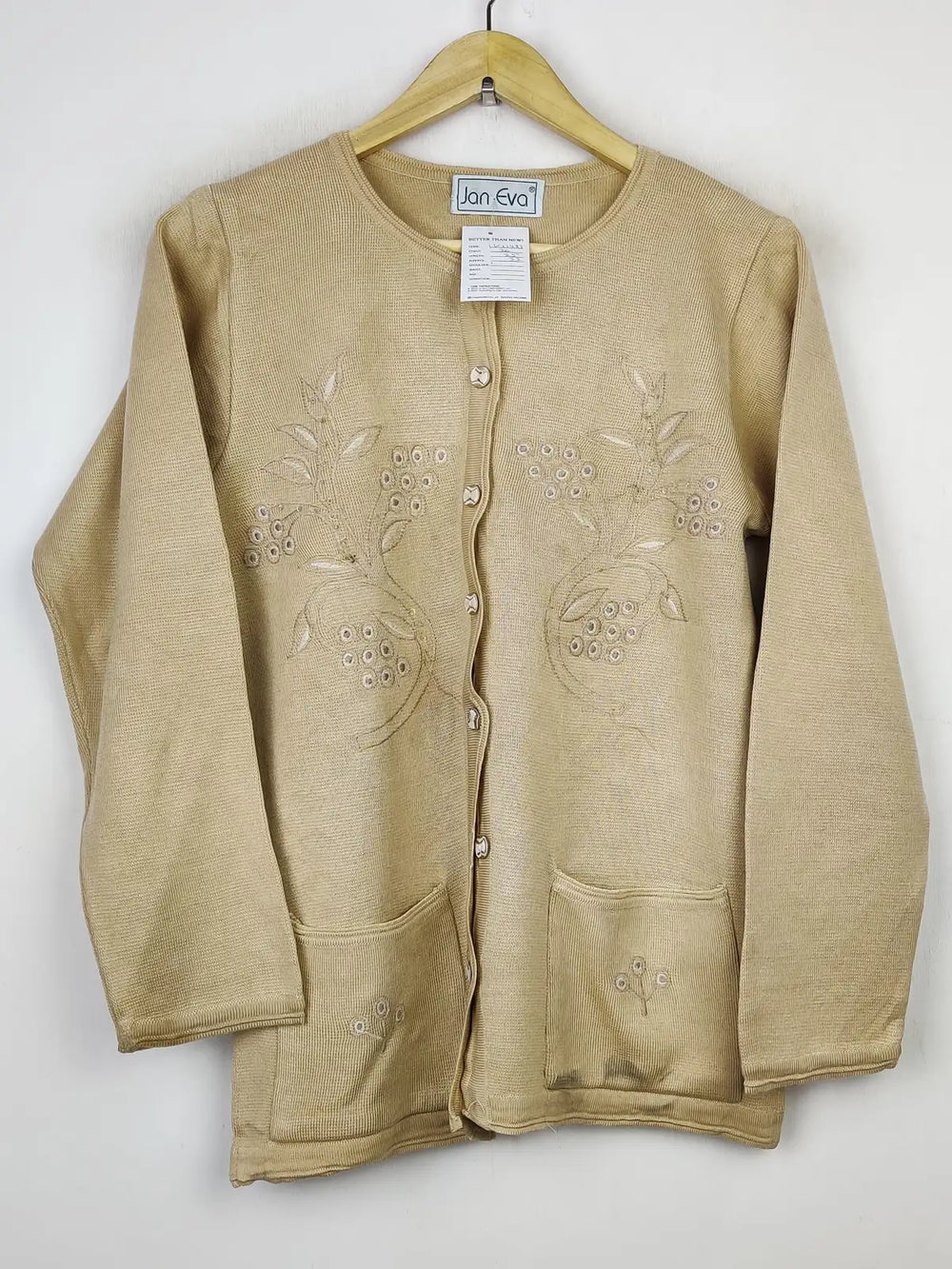 Buy online pre-used pre-loved 100% authentic & Original branded Jan Evo (LS-11487) available in Pakistan. Top international brands avilable.