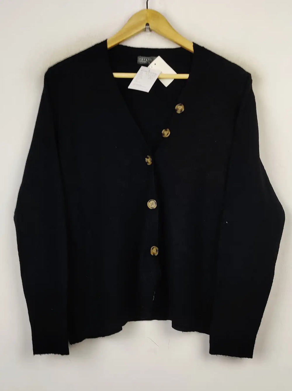 Buy online pre-used pre-loved 100% authentic & Original branded Papaya (LS-11579) available in Pakistan. Top international brands avilable.