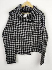 Buy online pre-used pre-loved 100% authentic & Original branded Adrienne Vittadini (LS-11815) available in Pakistan. Top international brands avilable.