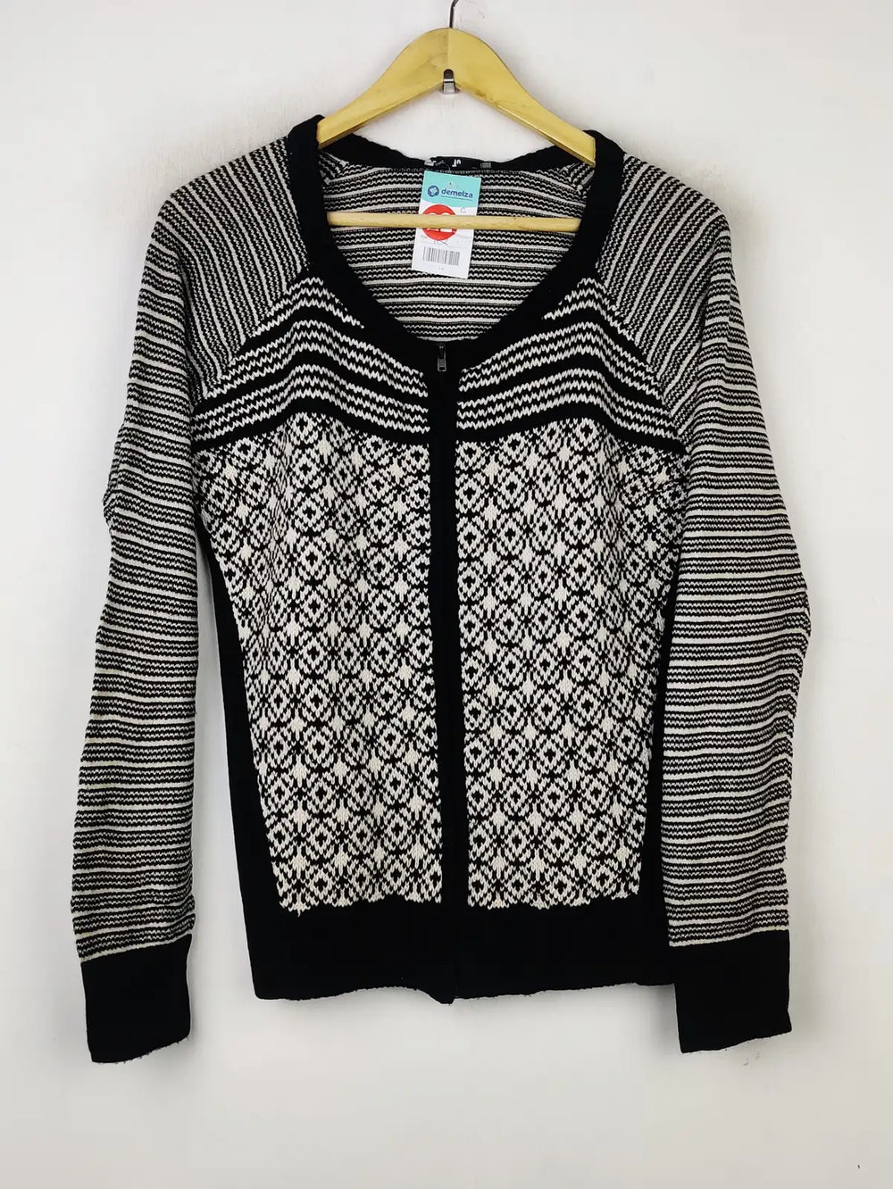 Buy online pre-used pre-loved 100% authentic & Original branded Tu (LS-12232) available in Pakistan. Top international brands avilable.