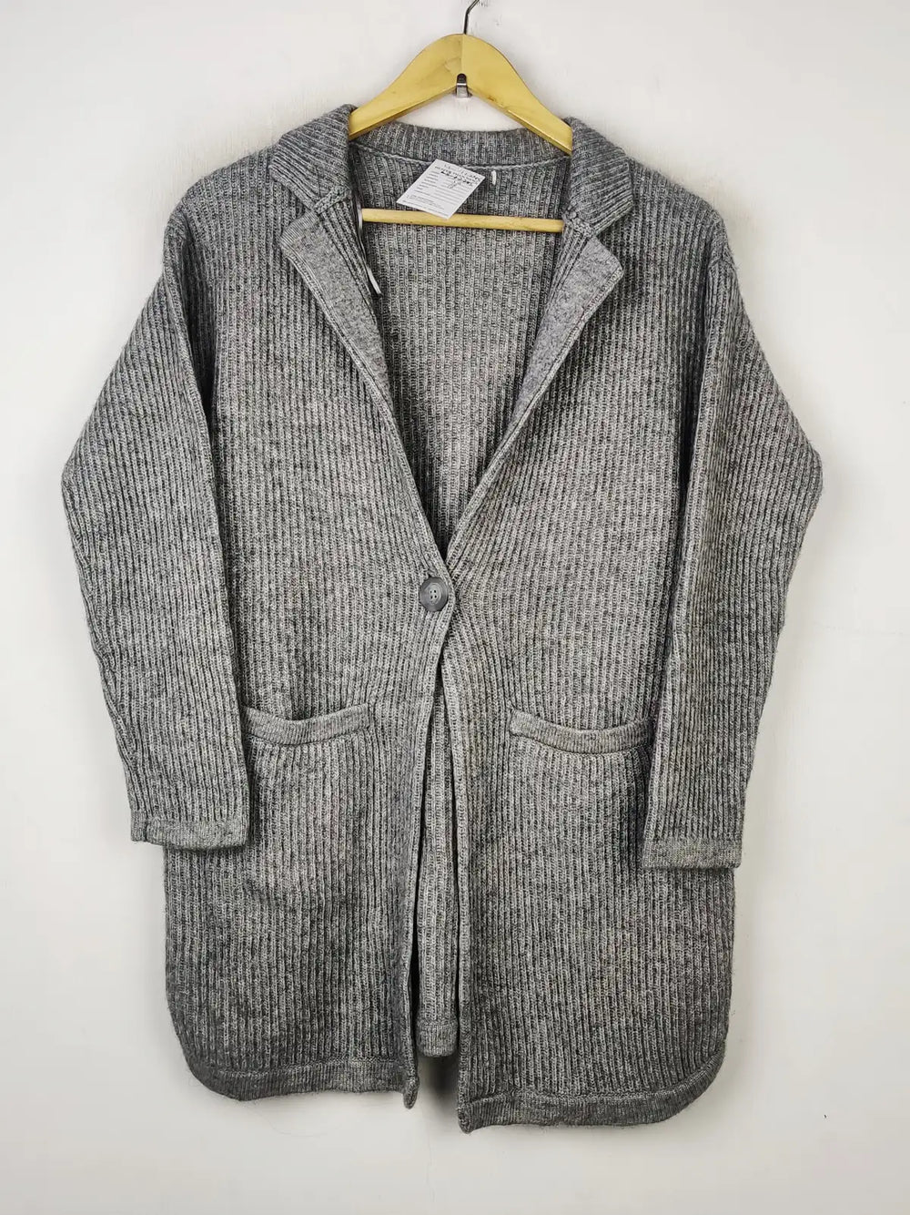 Buy online pre-used pre-loved 100% authentic & Original branded Unknown Brand (LS-12245) available in Pakistan. Top international brands avilable.