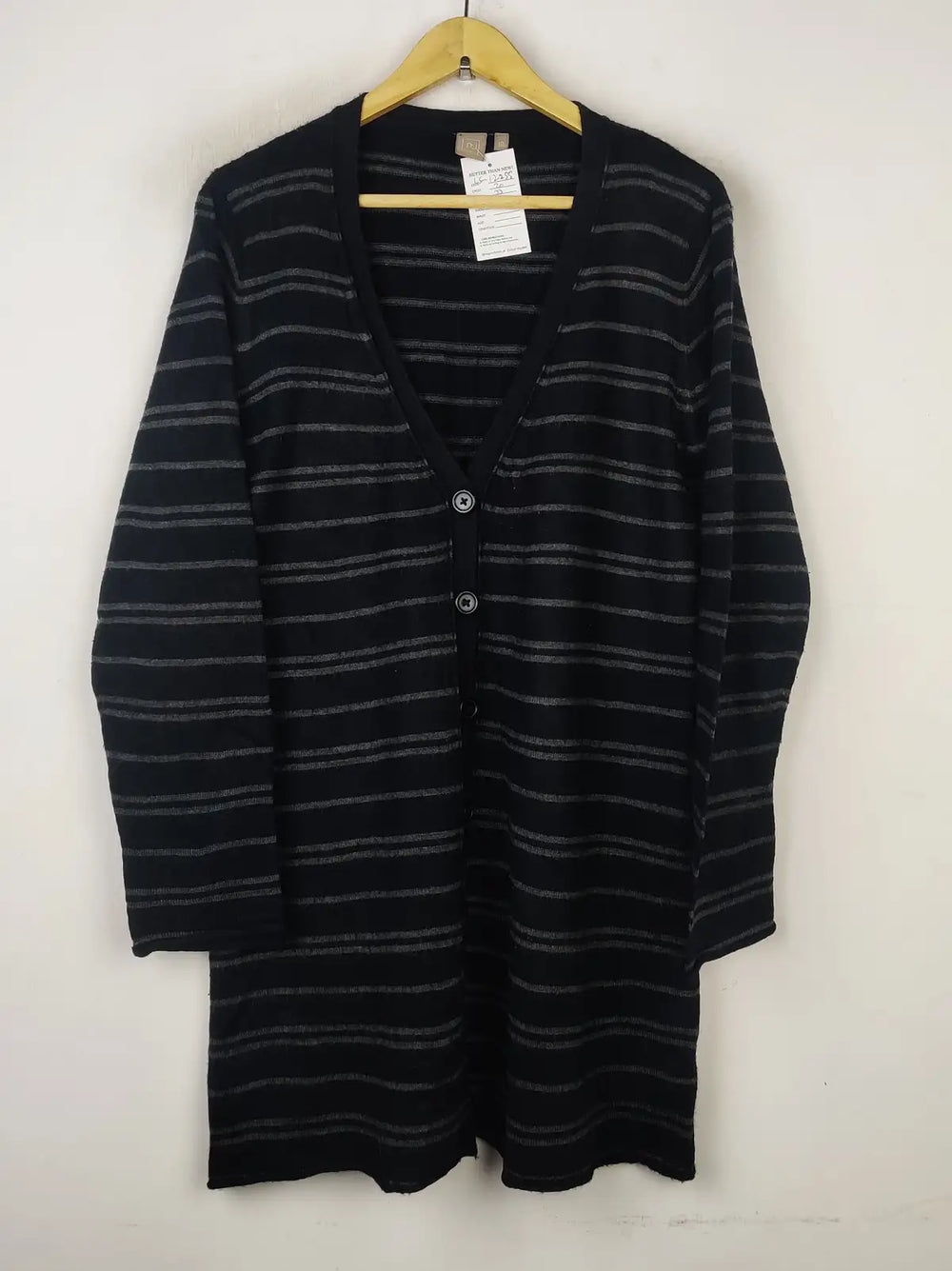 Buy online pre-used pre-loved 100% authentic & Original branded Tu (LS-12255) available in Pakistan. Top international brands avilable.