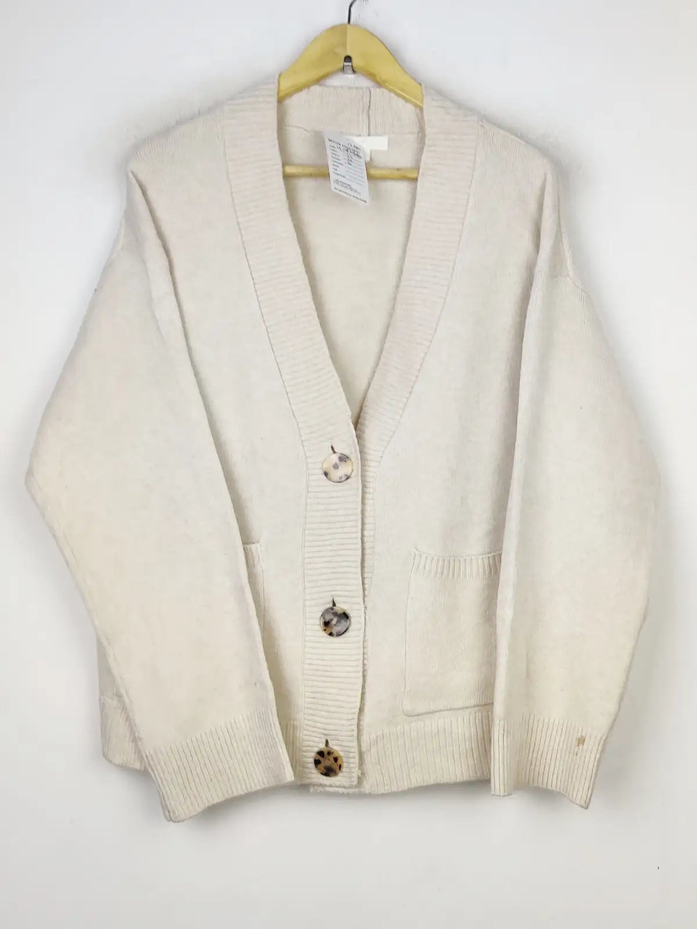 Buy online pre-used pre-loved 100% authentic & Original branded H&M (LS-12380) available in Pakistan. Top international brands avilable.