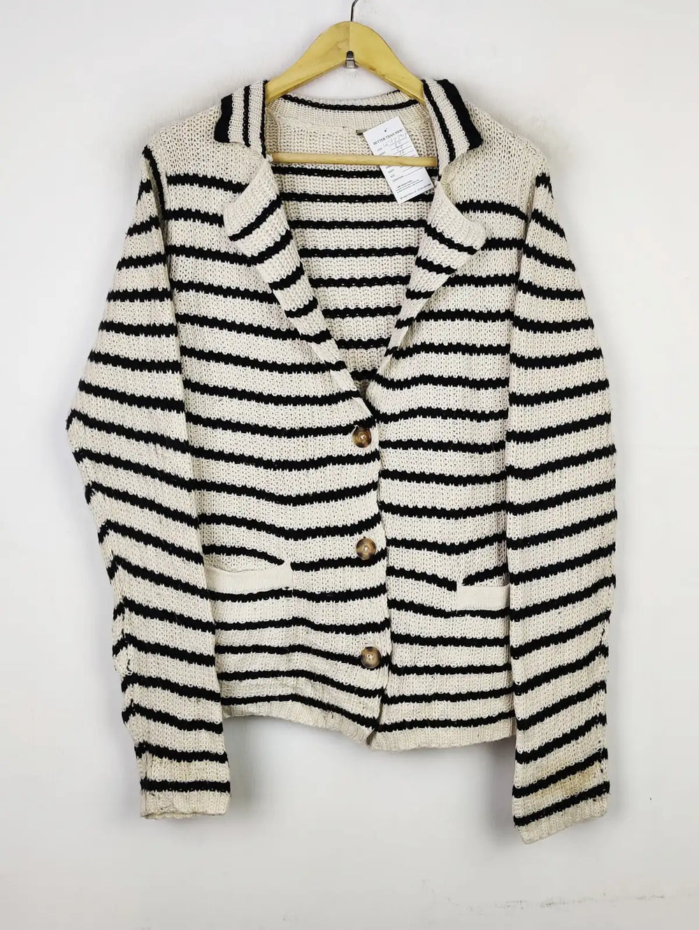 Buy online pre-used pre-loved 100% authentic & Original branded Unknown Brand (LS-12747) available in Pakistan. Top international brands avilable.