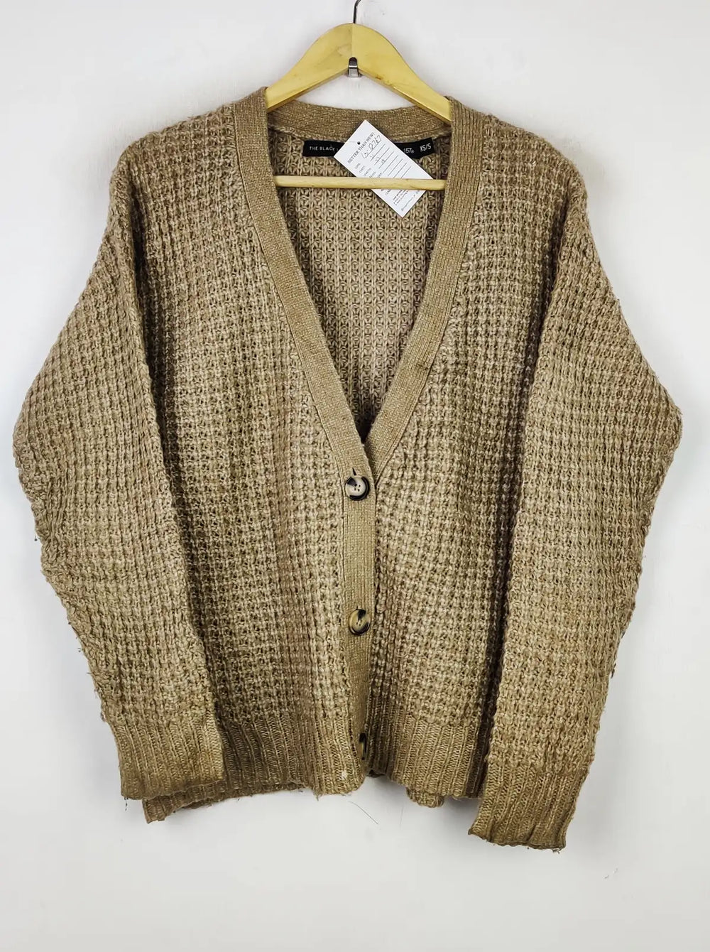 Buy online pre-used pre-loved 100% authentic & Original branded The Black Label Collection (LS-12767) available in Pakistan. Top international brands avilable.