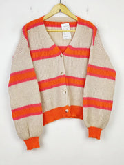 Buy online pre-used pre-loved 100% authentic & Original branded Unknown Brand (LS-12945) available in Pakistan. Top international brands avilable.