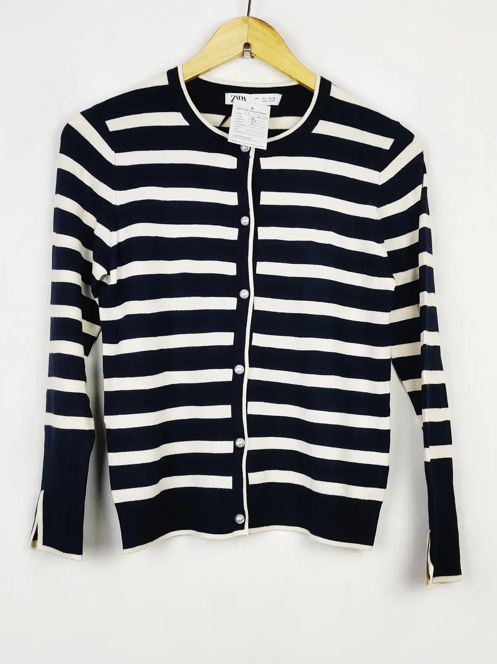 Buy online pre-used pre-loved 100% authentic & Original branded Zara (LS-13077) available in Pakistan. Top international brands avilable.