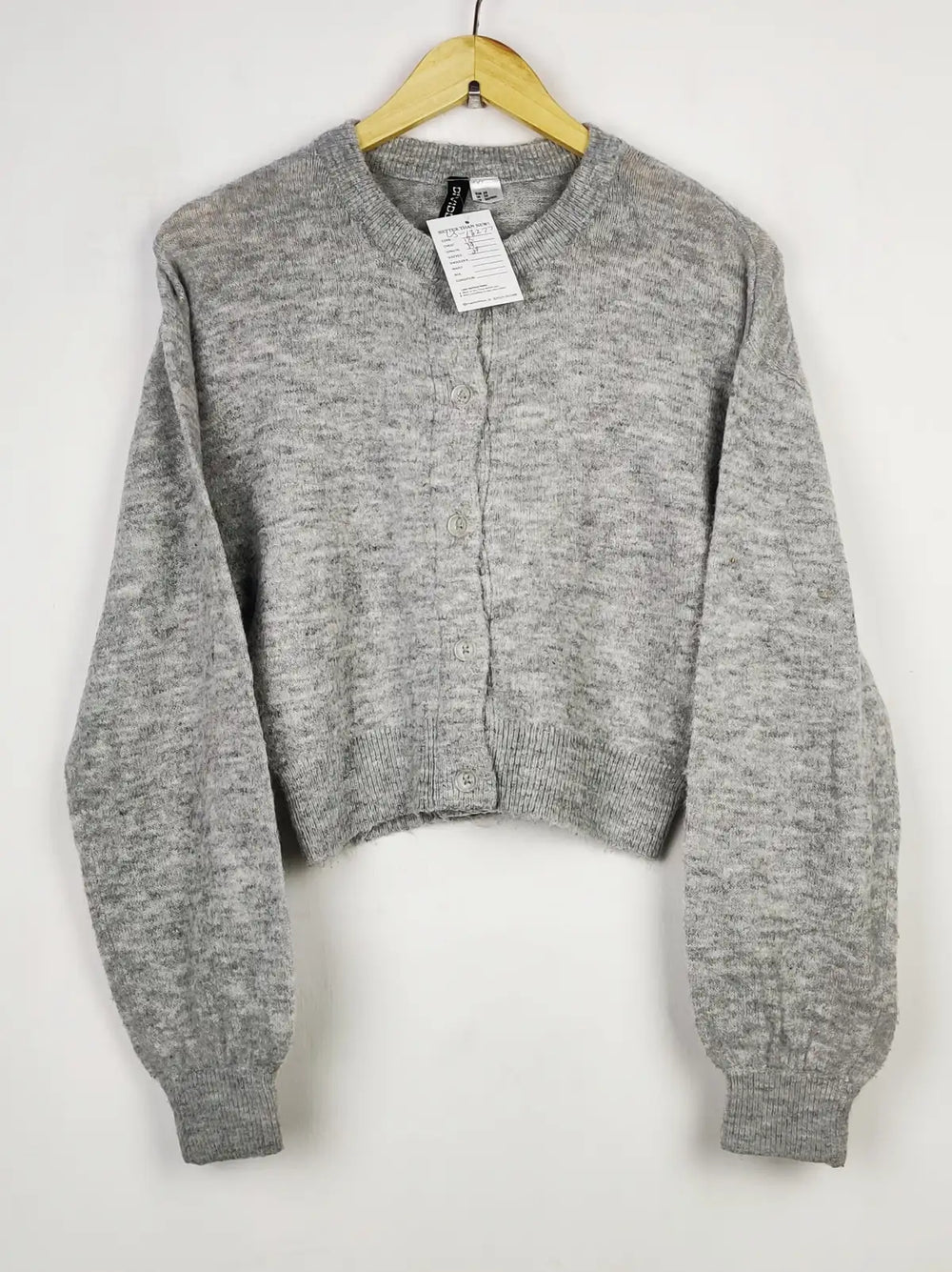 Buy online pre-used pre-loved 100% authentic & Original branded H&M (LS-13277) available in Pakistan. Top international brands avilable.