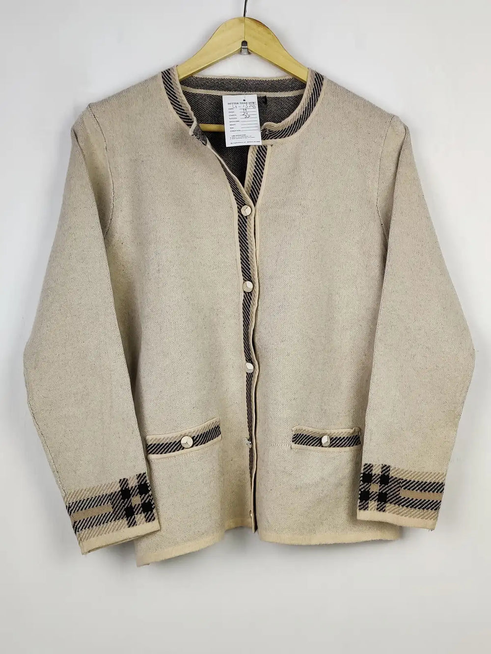 Buy online pre-used pre-loved 100% authentic & Original branded Unknown Brand (LS-13285) available in Pakistan. Top international brands avilable.