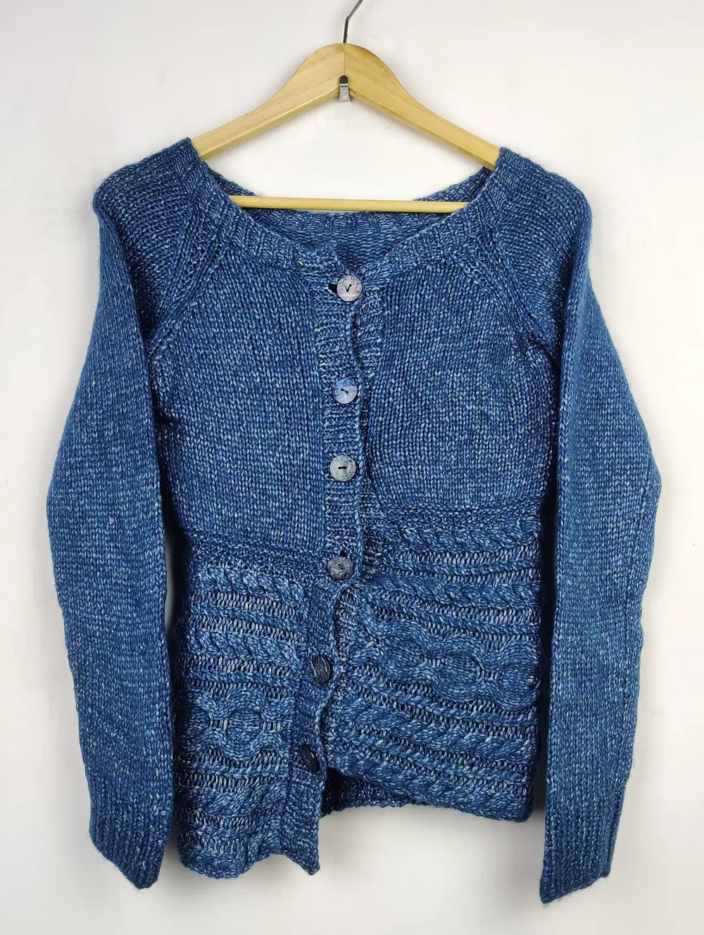 Buy online pre-used pre-loved 100% authentic & Original branded Unknown Brand (LS-13371) available in Pakistan. Top international brands avilable.