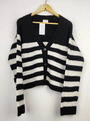 Buy online pre-used pre-loved 100% authentic & Original branded H&M (LS-13406) available in Pakistan. Top international brands avilable.