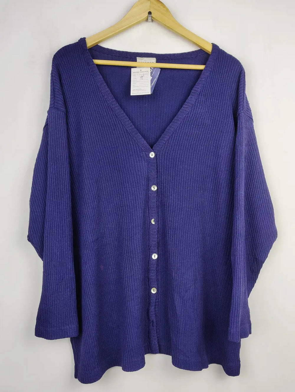 Buy online pre-used pre-loved 100% authentic & Original branded Essence (LS-13468) available in Pakistan. Top international brands avilable.