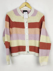 Buy online pre-used pre-loved 100% authentic & Original branded Pieces (LS-13641) available in Pakistan. Top international brands avilable.