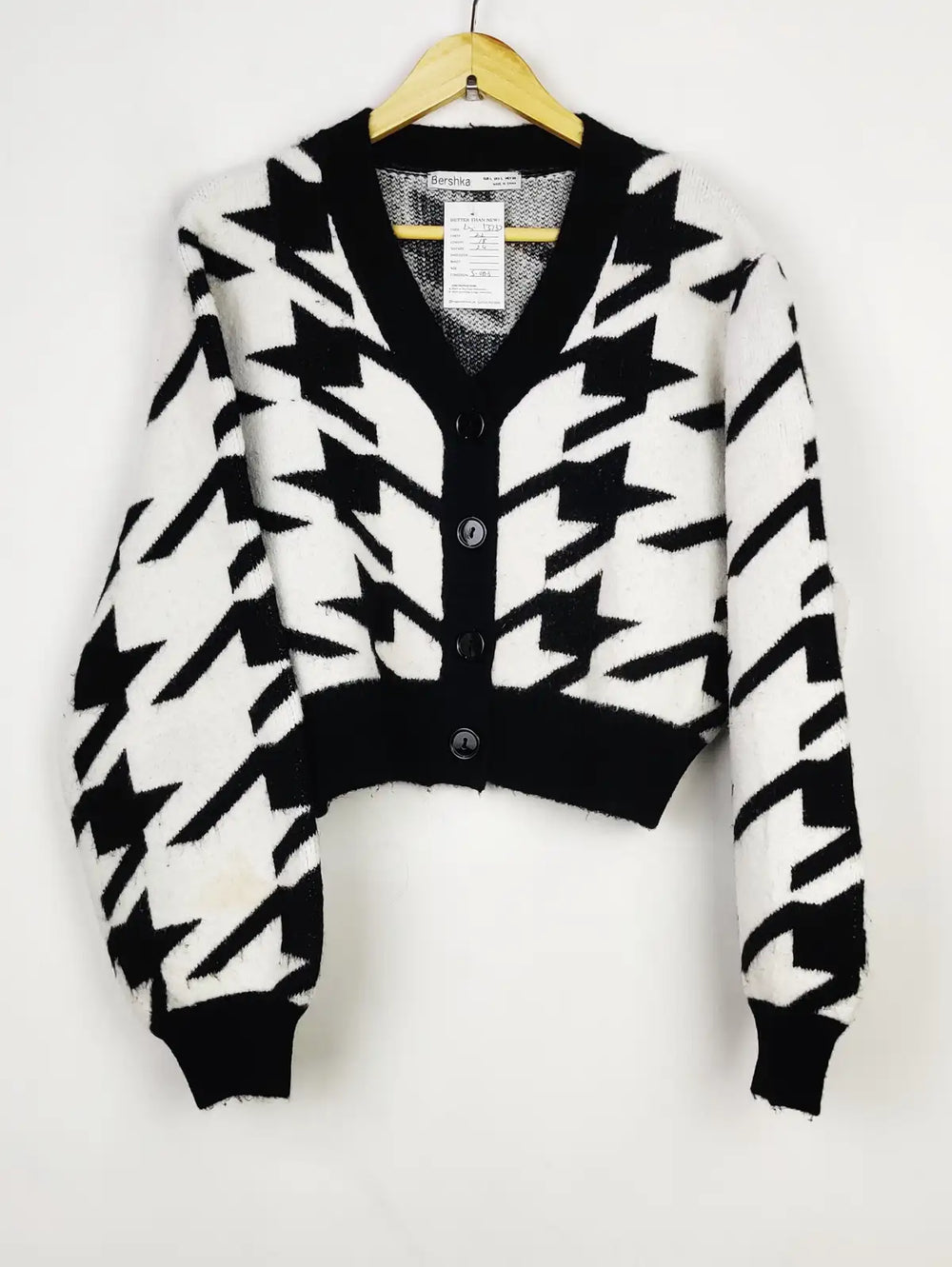 Buy online pre-used pre-loved 100% authentic & Original branded Bershka (LS-13732) available in Pakistan. Top international brands avilable.