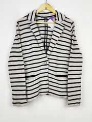 Buy online pre-used pre-loved 100% authentic & Original branded Unknown Brand (LS-13776) available in Pakistan. Top international brands avilable.