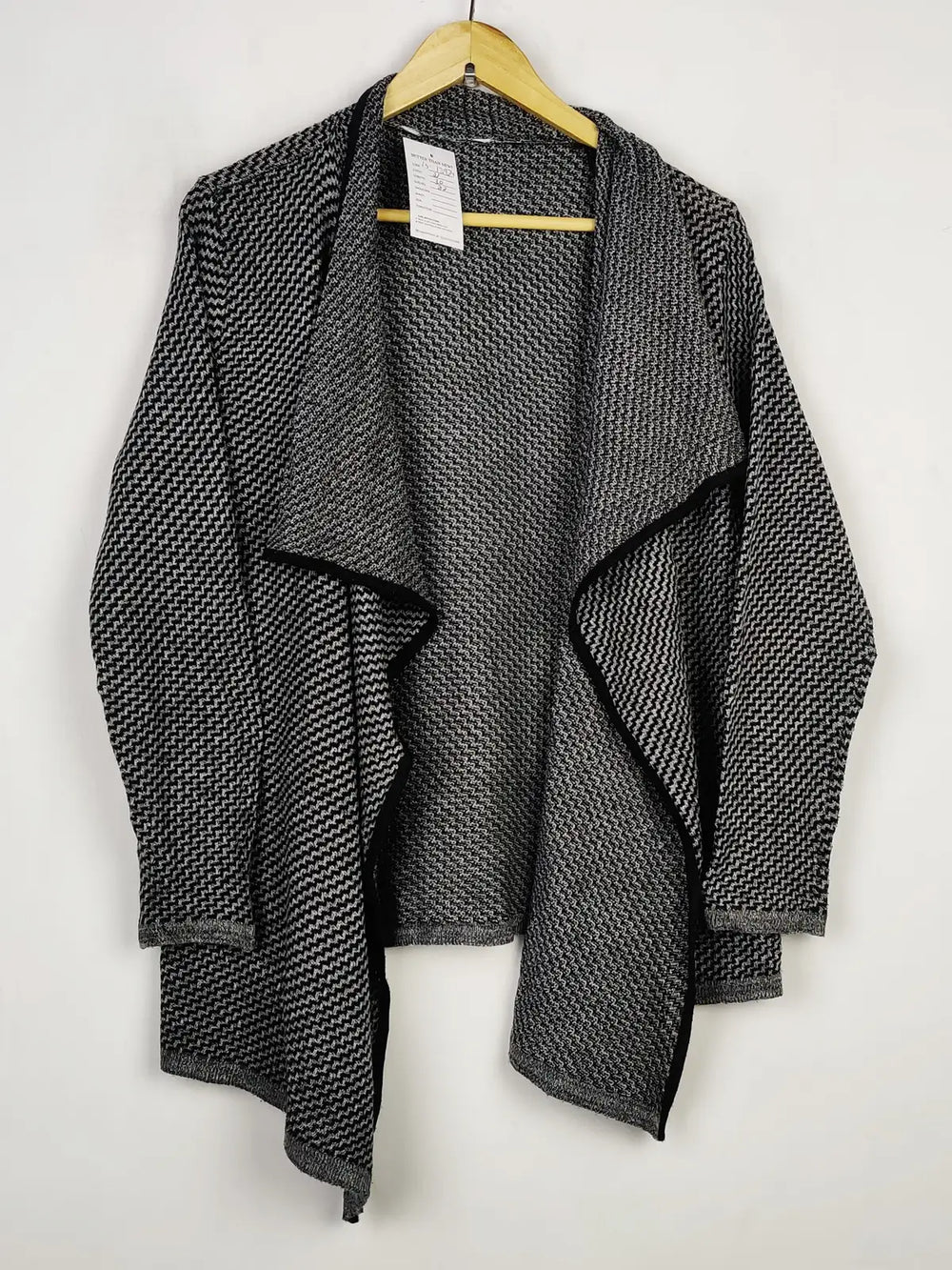 Buy online pre-used pre-loved 100% authentic & Original branded Unknown Brand (LS-13924) available in Pakistan. Top international brands avilable.