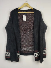 Buy online pre-used pre-loved 100% authentic & Original branded Bershka (LS-14285) available in Pakistan. Top international brands avilable.