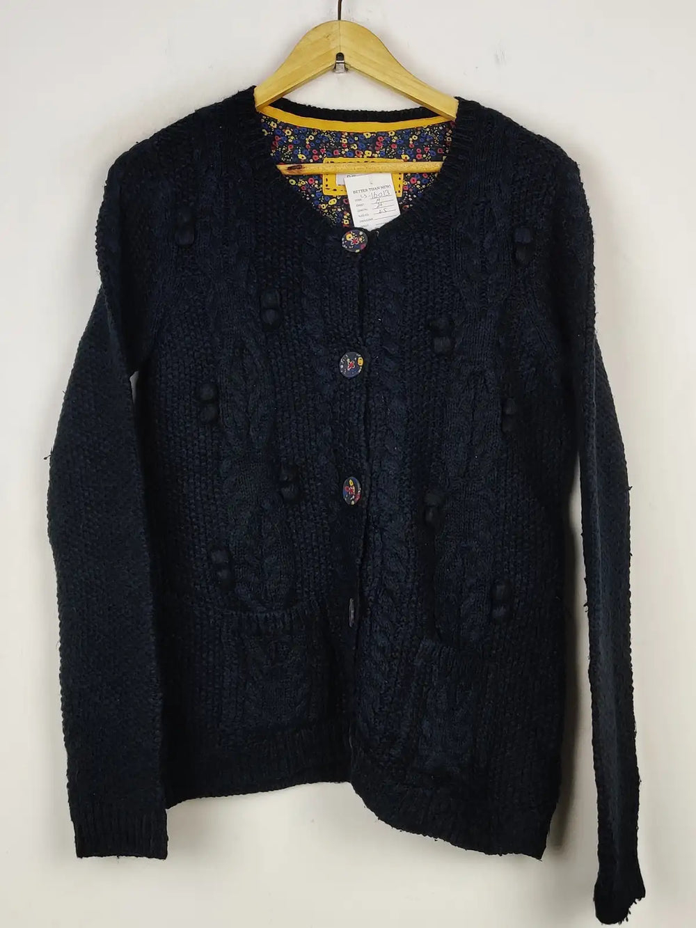 Buy online pre-used pre-loved 100% authentic & Original branded Peruna (LS-16013) available in Pakistan. Top international brands avilable.
