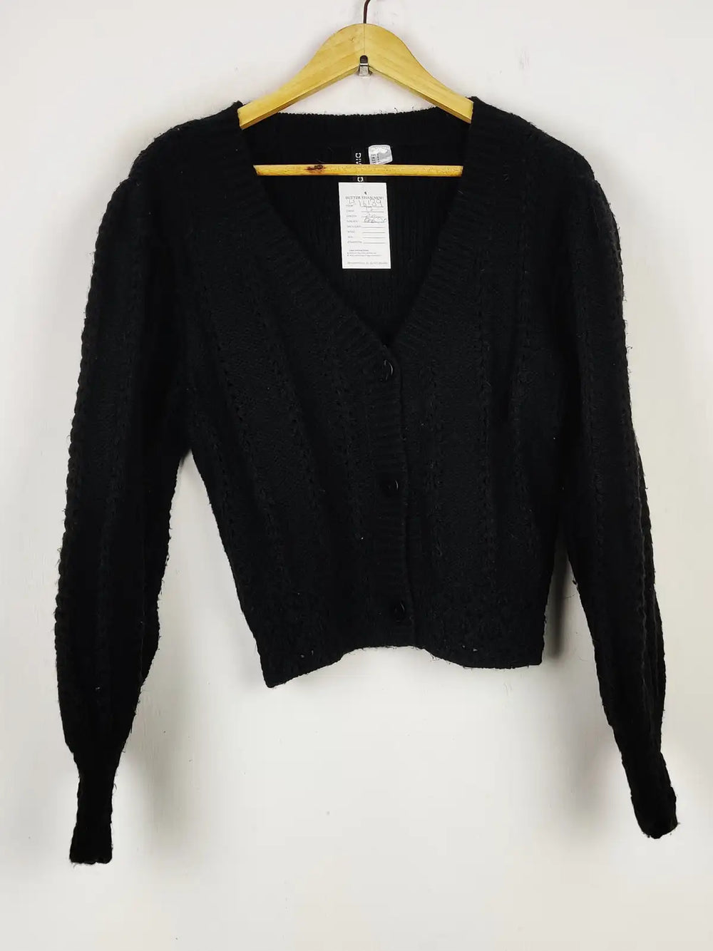 Buy online pre-used pre-loved 100% authentic & Original branded H&M (LS-16139) available in Pakistan. Top international brands avilable.