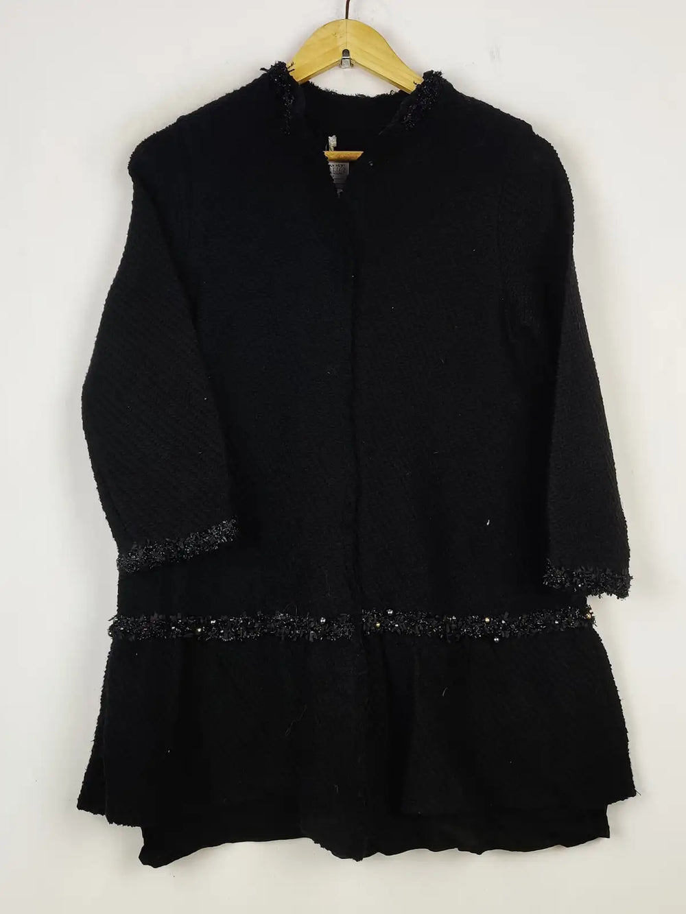 Buy online pre-used pre-loved 100% authentic & Original branded Unknown Brand (LS-16162) available in Pakistan. Top international brands avilable.
