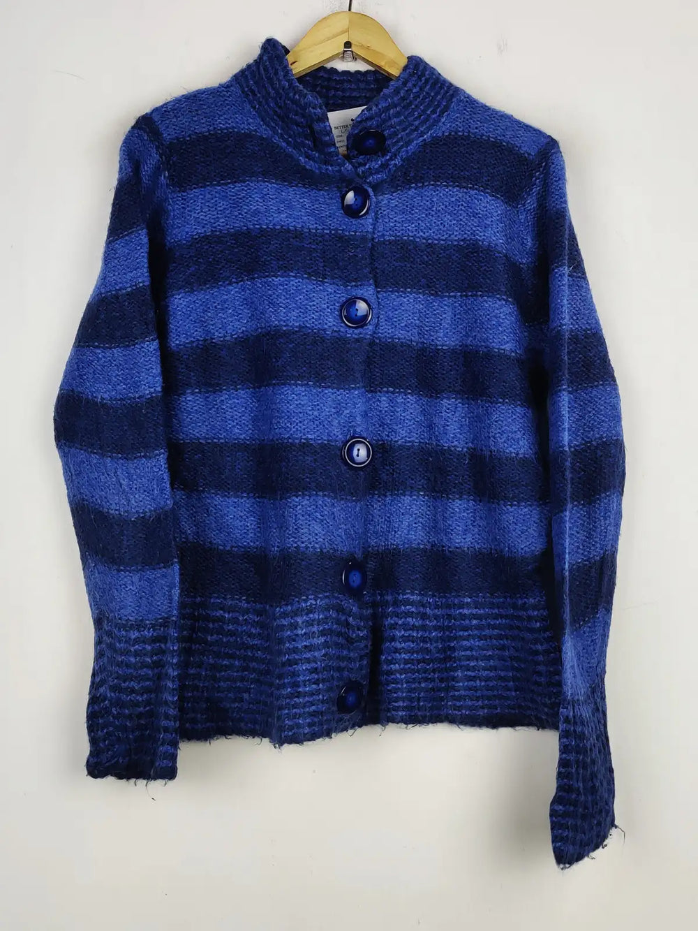 Buy online pre-used pre-loved 100% authentic & Original branded Casual (LS-16456) available in Pakistan. Top international brands avilable.