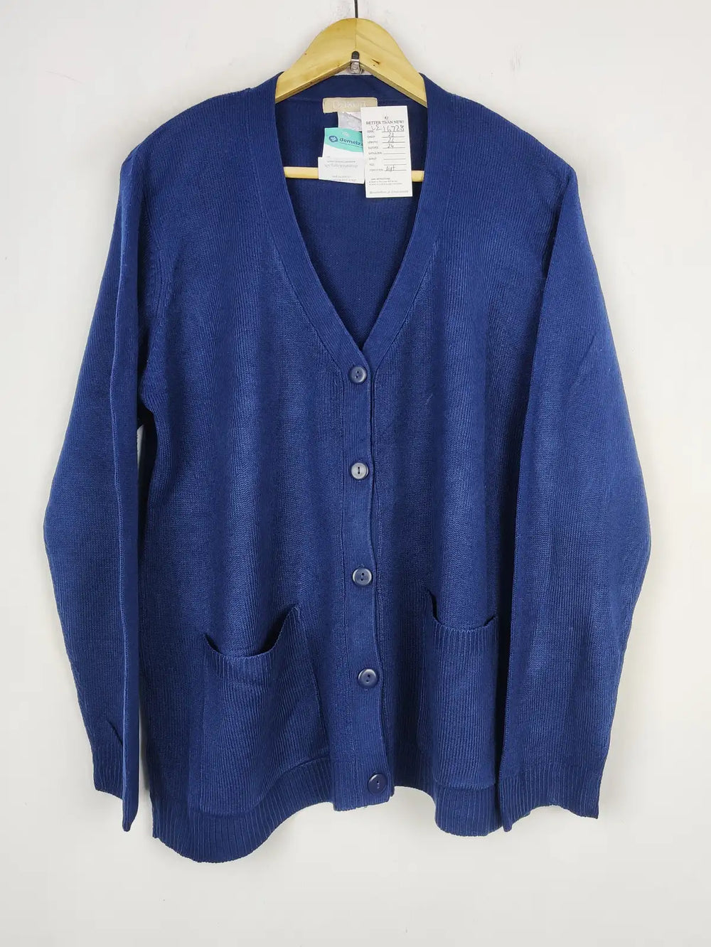 Buy online pre-used pre-loved 100% authentic & Original branded Daxon (LS-16728) available in Pakistan. Top international brands avilable.