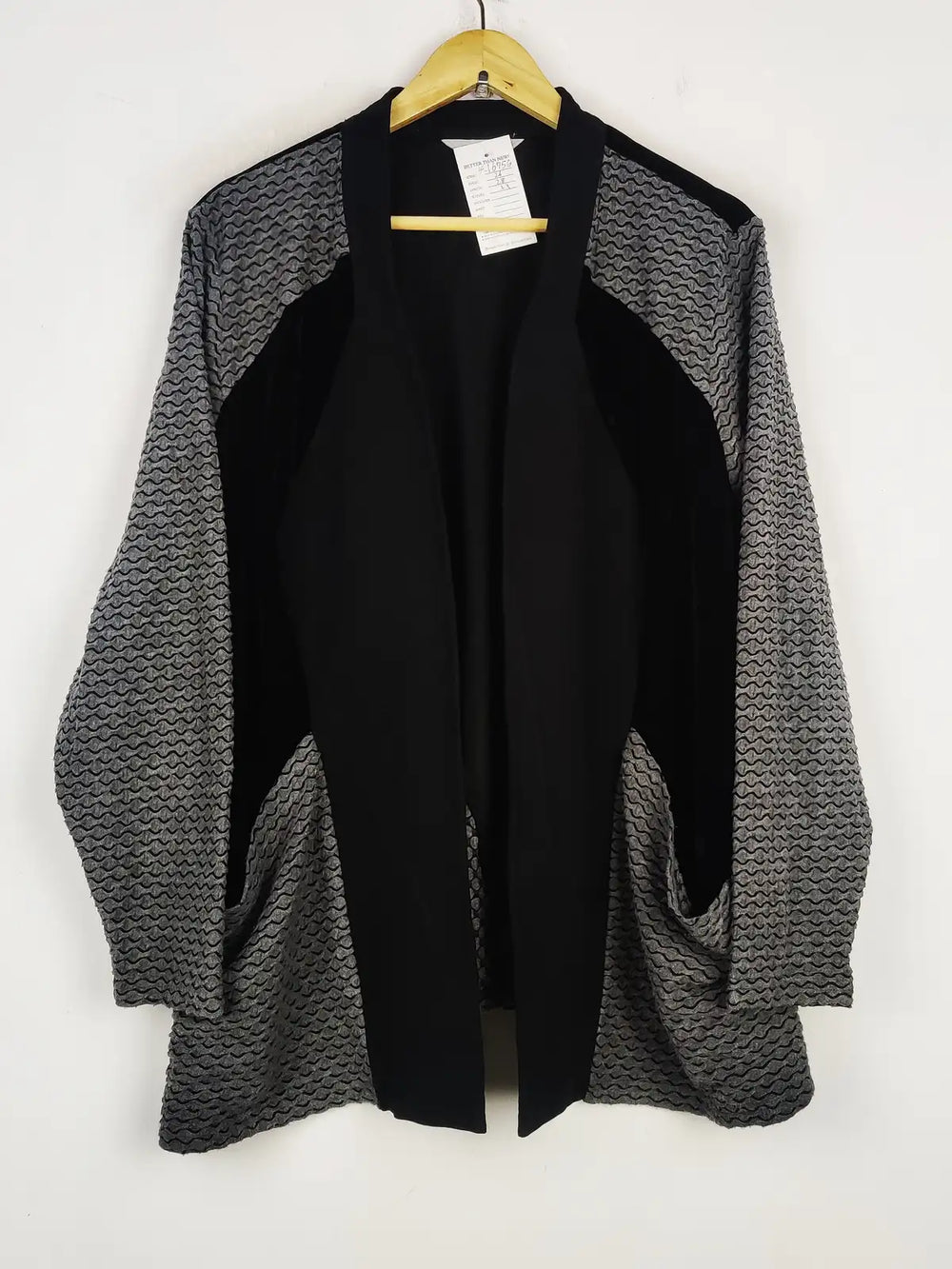 Buy online pre-used pre-loved 100% authentic & Original branded Chesca (LS-16756) available in Pakistan. Top international brands avilable.
