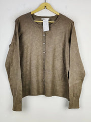 Buy online pre-used pre-loved 100% authentic & Original branded Cleo Cleo (LS-16954) available in Pakistan. Top international brands avilable.