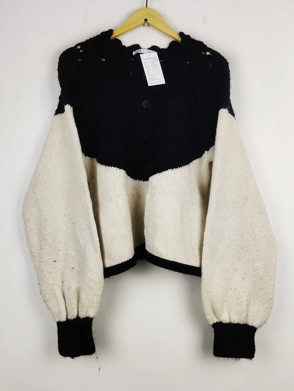 Buy online pre-used pre-loved 100% authentic & Original branded Zara (LS-16958) available in Pakistan. Top international brands avilable.