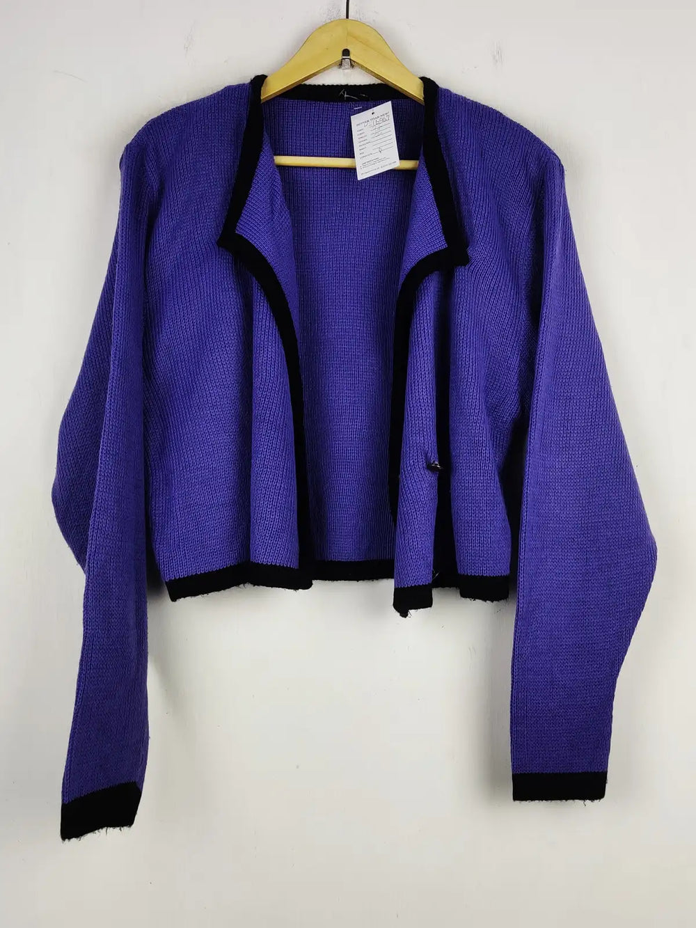 Buy online pre-used pre-loved 100% authentic & Original branded Unknown Brand (LS-16967) available in Pakistan. Top international brands avilable.