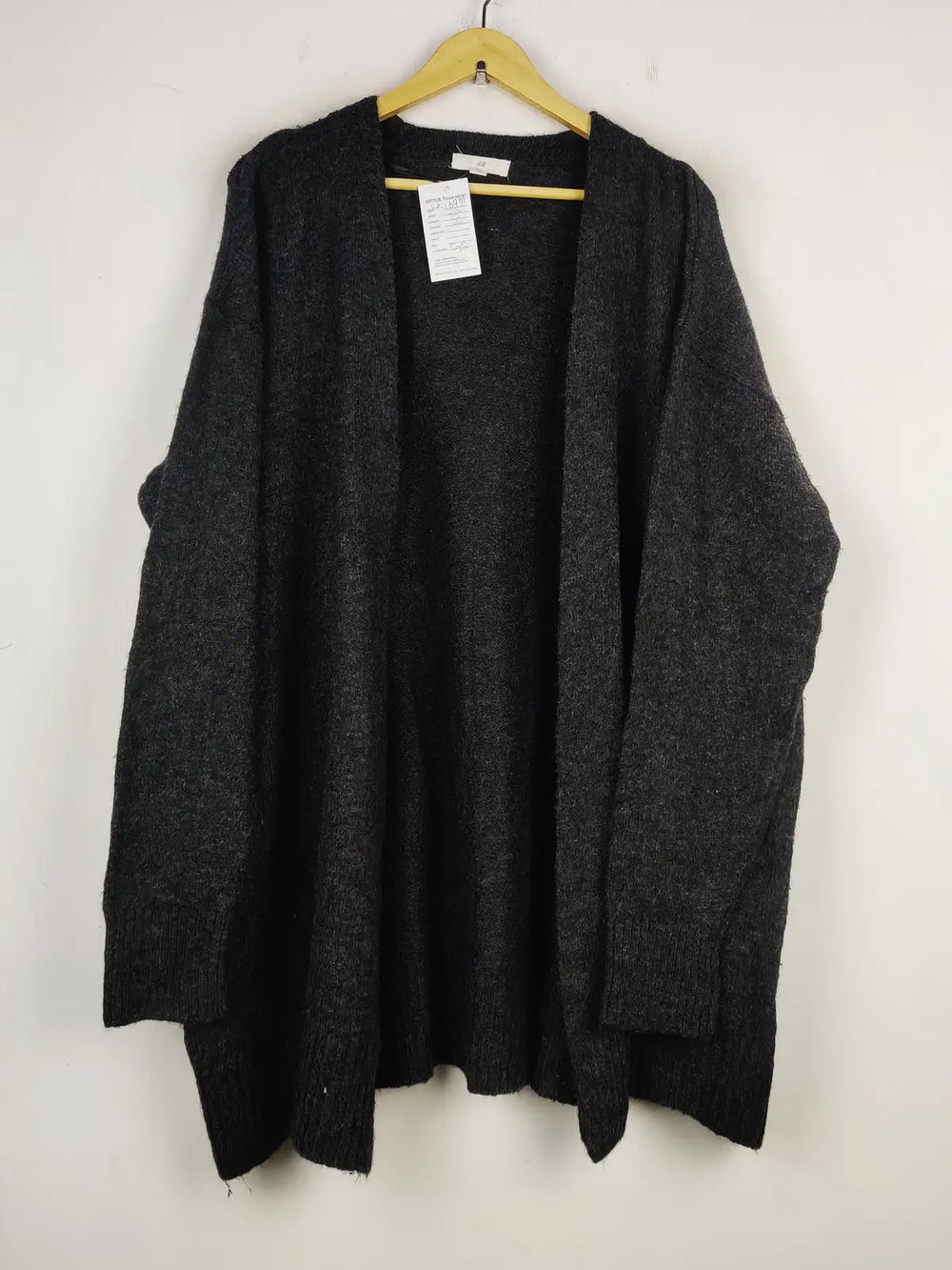 Buy online pre-used pre-loved 100% authentic & Original branded H&M (LS-16971) available in Pakistan. Top international brands avilable.